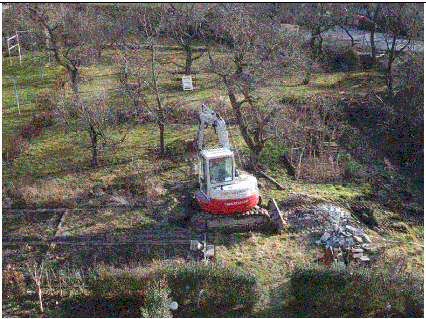 5.2.2016 Bagger beginnt ein Loch f&uuml;r eine Bodenpro