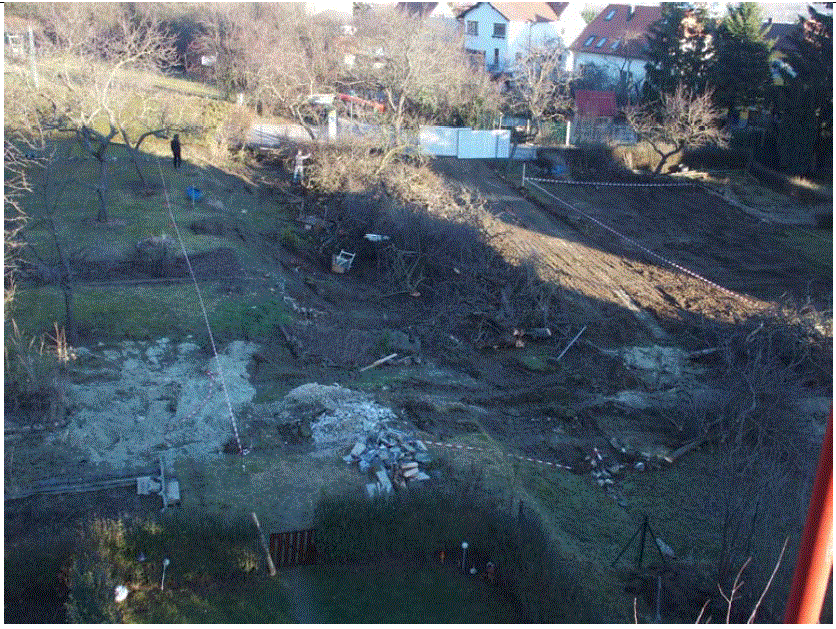 5.2.2016 Bewohner versuchen Gartenm&ouml;bel